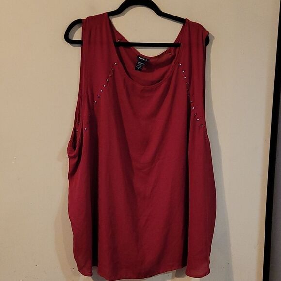 Cute Torrid top studded size 5 - Picture 1 of 4